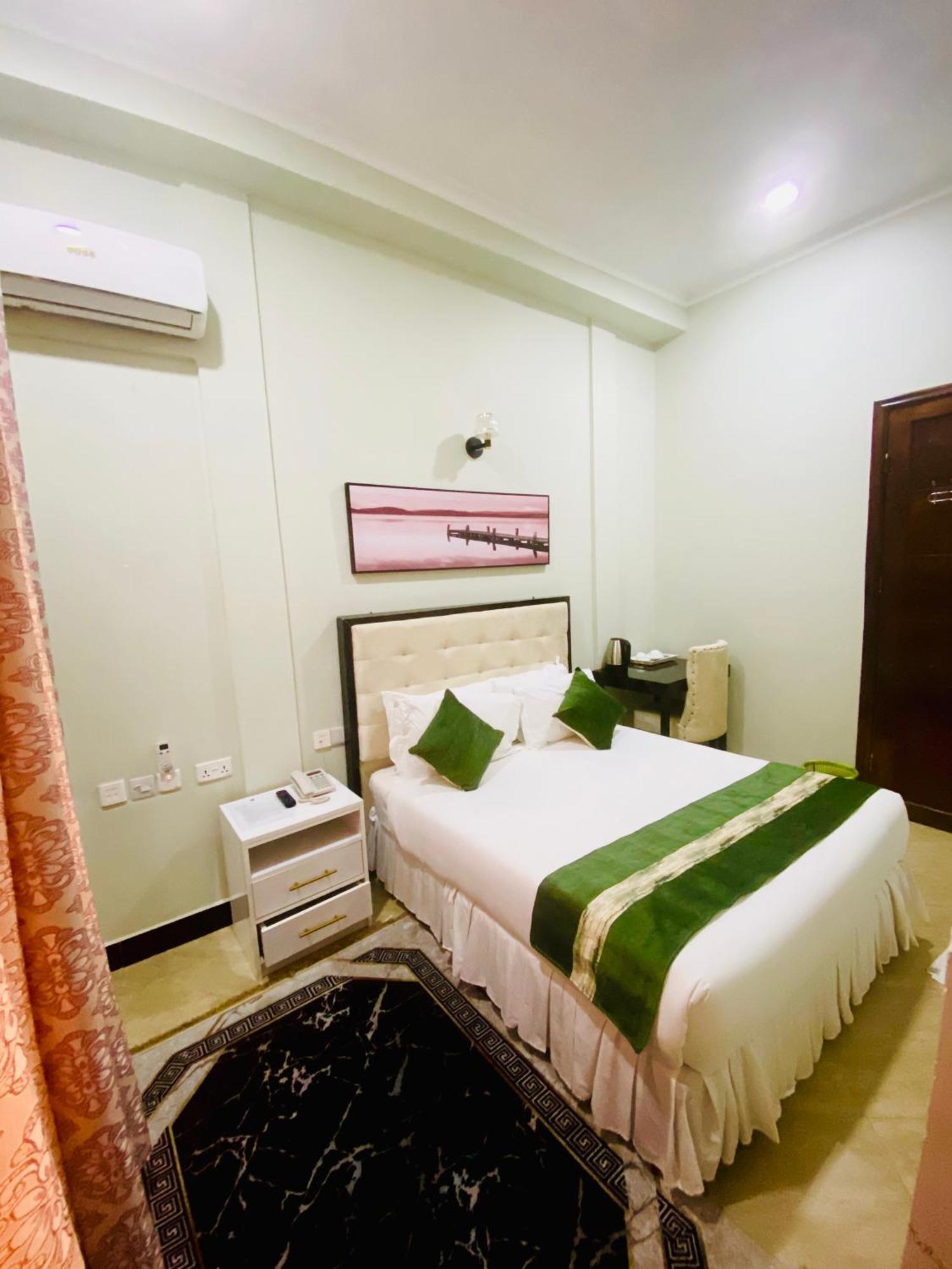 Diary Hotel Dar es Salaam Exterior foto